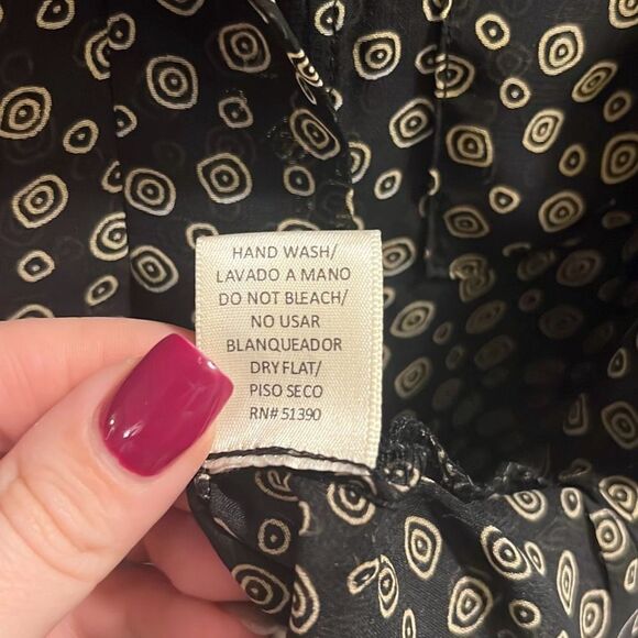 ✨Timing Black & Creme Roll Tab Long Sleeve Circles Blouse✨ - Picture 8 of 8